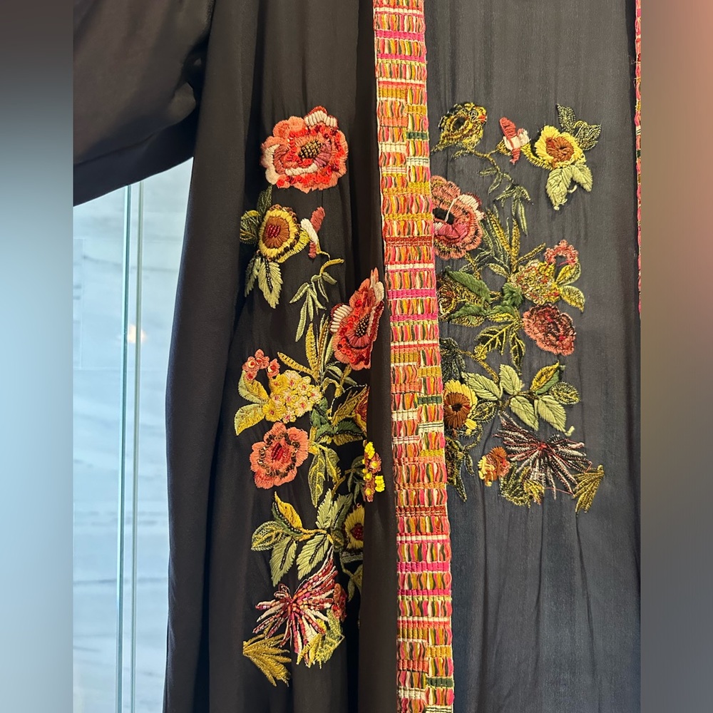 Beautifully Detailed Caftan - Picture 2 of 4